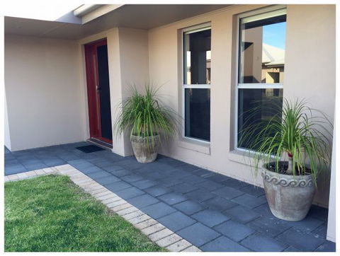 Adore 6 Villa - Sunshine Coast Guide 0