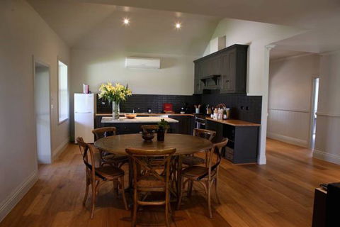 Barunah Plains Station - Cool Cottage - Holiday Melbourne 1