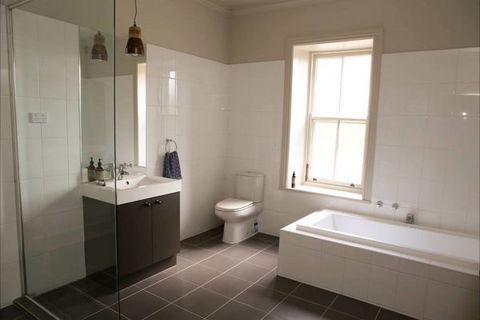 Barunah Plains Station - Cool Cottage - Holiday Melbourne 4