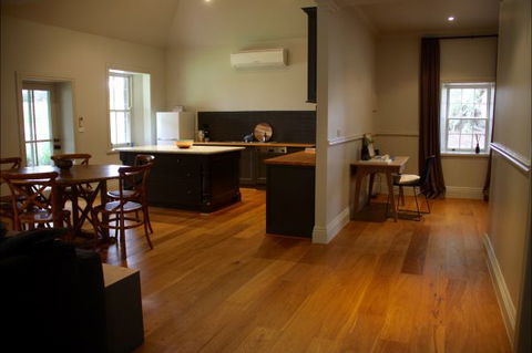 Barunah Plains Station - Cool Cottage - Holiday Melbourne 5