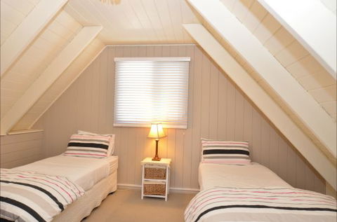 Beechworth Camellia Cottage - Holiday Melbourne 5