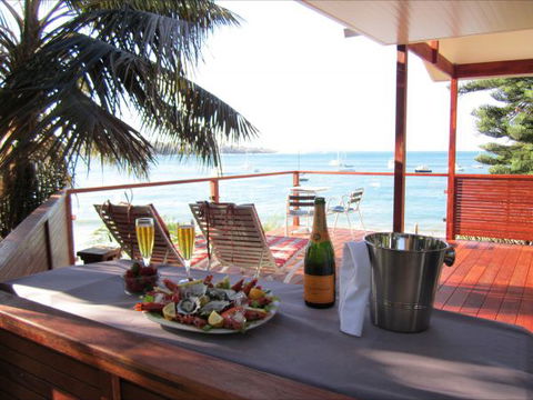 Bundeena Beach Hut - Whitsundays Tourism 0