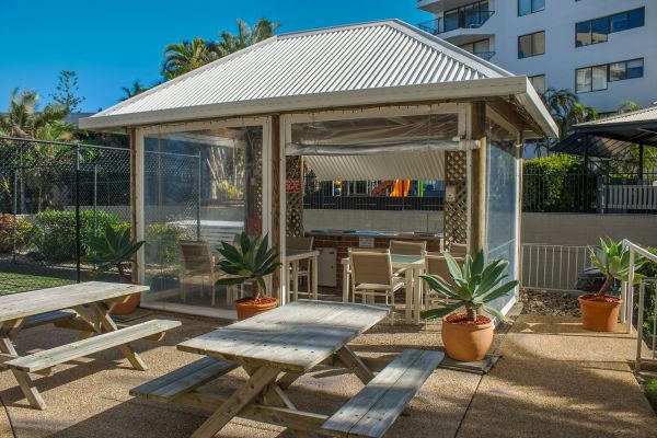 Cashelmara Burleigh Beachfront Apartments - thumb 3