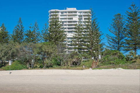 Cashelmara Burleigh Beachfront Apartments - Holiday Sydney 9