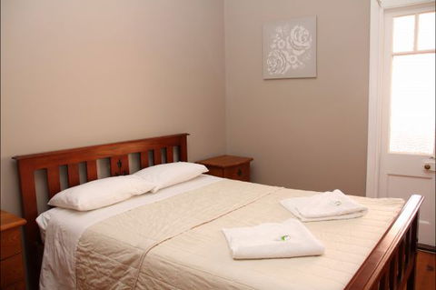 Hotel Corones Charleville - Whitsundays Tourism 3