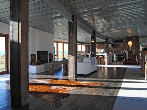 Malibu On The Beach - Accommodation Find 2