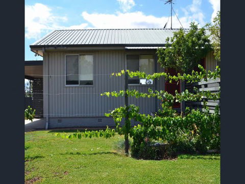 Narrabri West Apartments - WA Accommodation 0