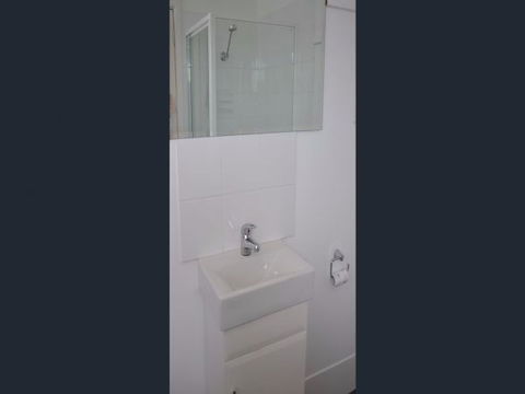 Narrabri West Apartments - WA Accommodation 5