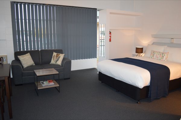 Penguin Seaside Motel Image