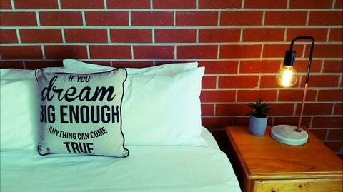 Pyrenees Motel - Accommodation Whitsundays 0
