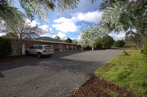 Pyrenees Motel - Accommodation Whitsundays 1