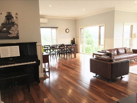 Shearer's Hill - Luxury Farm Stay - YWait Travel 1