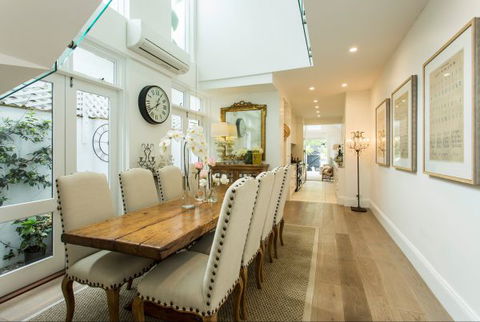 Stylish Interiors In The Bay - Whitsundays Tourism 2