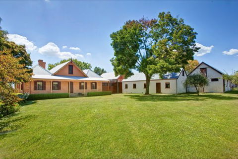 Vine Lodge Heritage Getaway - WA Accommodation 1