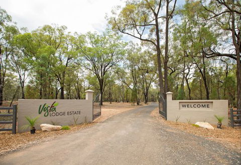 Vista Lodge Estate - Lightning Ridge Tourism 0
