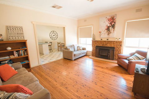 Wang Stays And Short Stops - Accommodation Australia 5