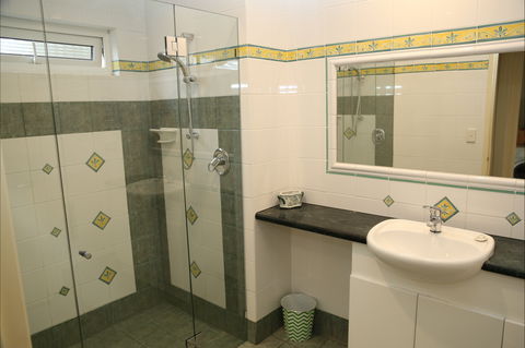 A Beach House Near Manly Two - Wagga Wagga Accommodation 3