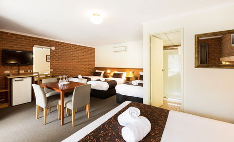 Advance Motel - Accommodation Find 2