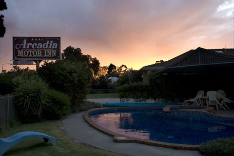 Arcadia Motor Inn - Accommodation Sunshine Coast 0
