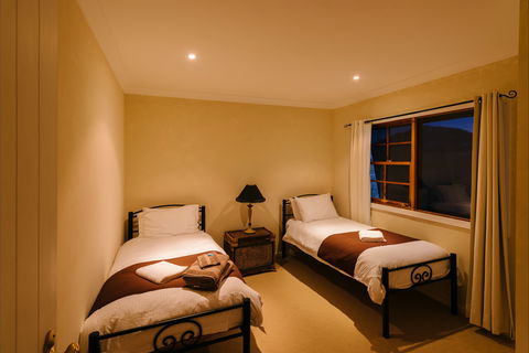 Barrington Hideaway- River Cottages - Accommodation Airlie Beach 3