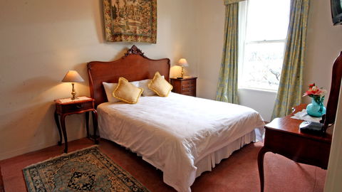 Feathers Hotel - Casino Accommodation 0