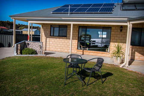 Pelican Perch Retreat - Casino Accommodation 8