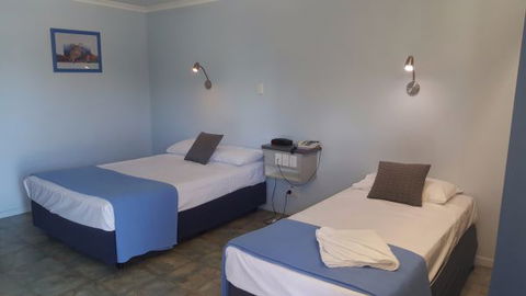 Queens Beach Hotel - Accommodation Noosa 0