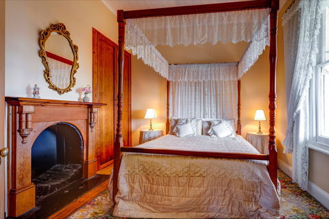 Abbey's Spa Cottage - YWait Travel 0