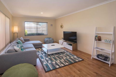 AcrosstheWay - Accommodation Sunshine Coast 2