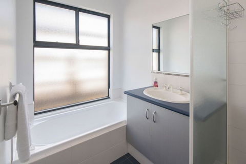 AcrosstheWay - Accommodation Sunshine Coast 5