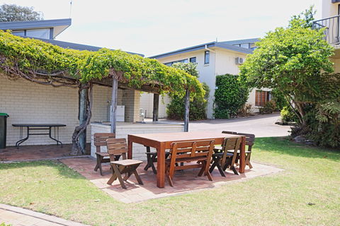 All Decked Out At Penguin Mews - Whitsundays Tourism 9
