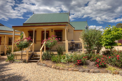 Autumn Affair Cottage 7 - Accommodation Australia 0