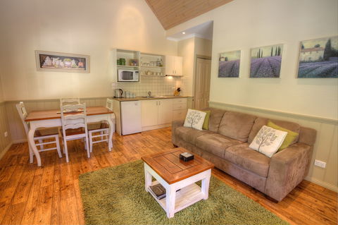 Autumn Affair Cottage 7 - Accommodation Australia 1
