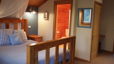 Blossoms Bed And Breakfast - Foster Accommodation 2