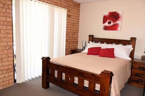 Central Wagga Apartments: Salmon Apartment - Carnarvon Accommodation 0