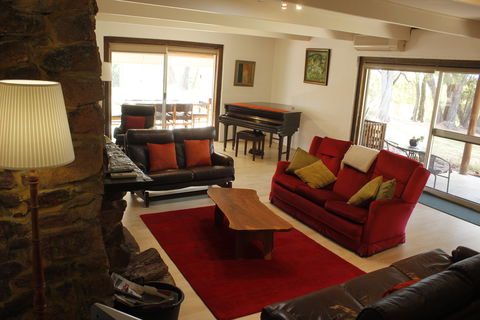 Cullen Wines Homestead - Wagga Wagga Accommodation 1