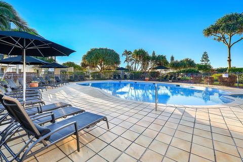Golden Riviera Beach Resort - YWait Travel 1