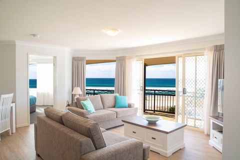 Golden Riviera Beach Resort - YWait Travel 2
