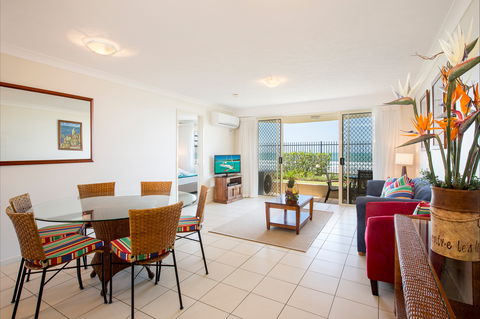 Golden Riviera Beach Resort - YWait Travel 3