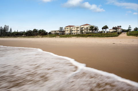 Golden Riviera Beach Resort - YWait Travel 5