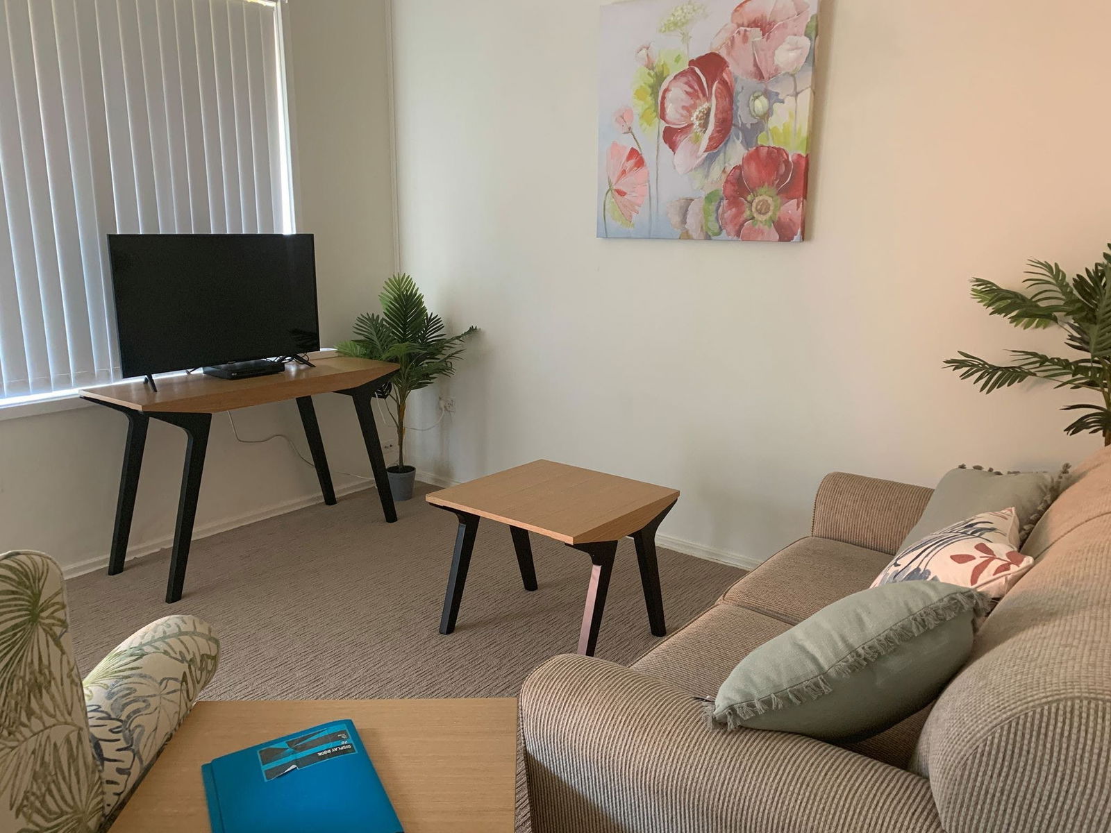 Lake Heights NSW WA Accommodation