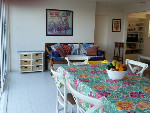 Headlands Beach House - Townsville Tourism 7