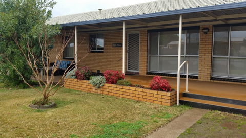 Pete's Place Corowa - Townsville Tourism 0