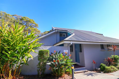 Plover Deluxe Villa 25 - Accommodation Airlie Beach 0