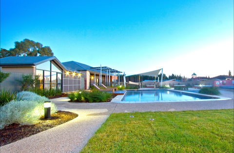 Ramada Resort By Wyndham Seven Mile Beach - Accommodation Directory 0