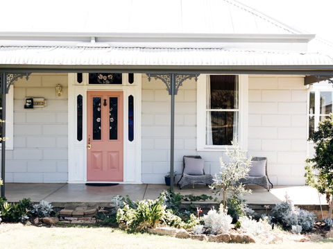 Rose Cottage With Vineyard Views - Accommodation Find 1
