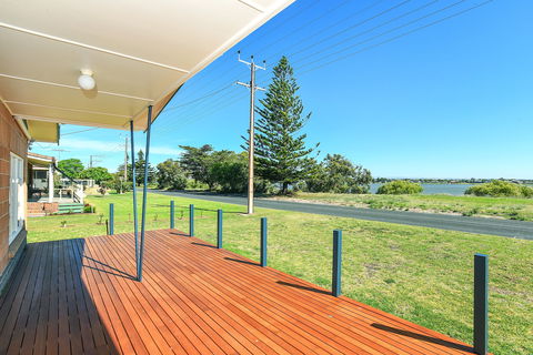 25 Captain Sturt Parade - Hindmarsh Island - Wagga Wagga Accommodation 0