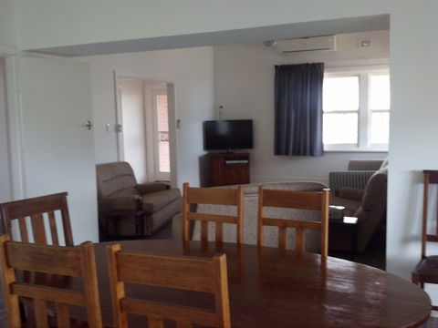 Alby's - Wagga Wagga Accommodation 1