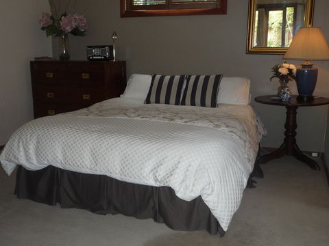 Apartments On-The-Park: Studio 35 - YWait Travel 1