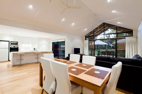 Beachcomber - Accommodation Hamilton Island 2